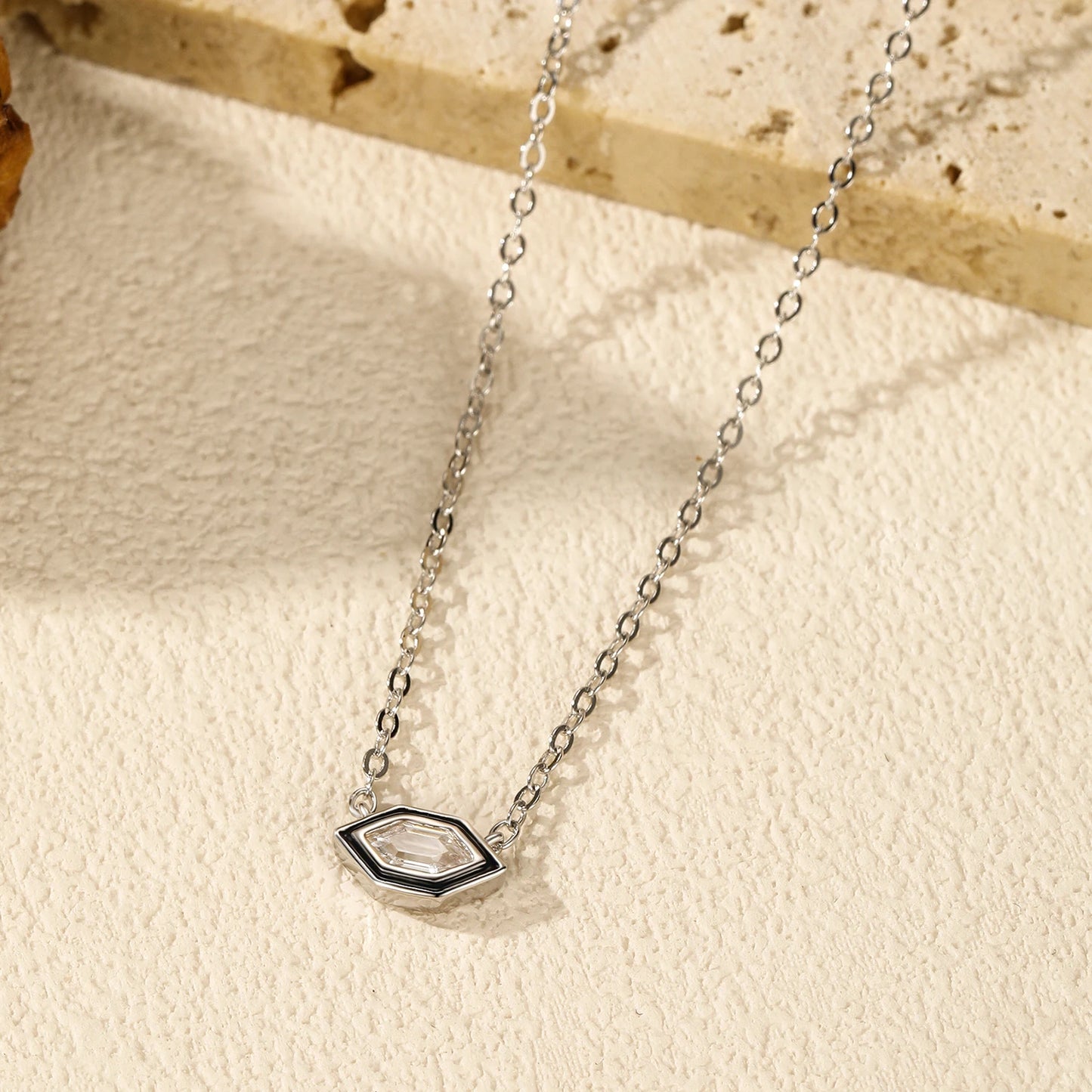 Geometrische Halskette aus 925 Sterling Silber mit Zirkonia