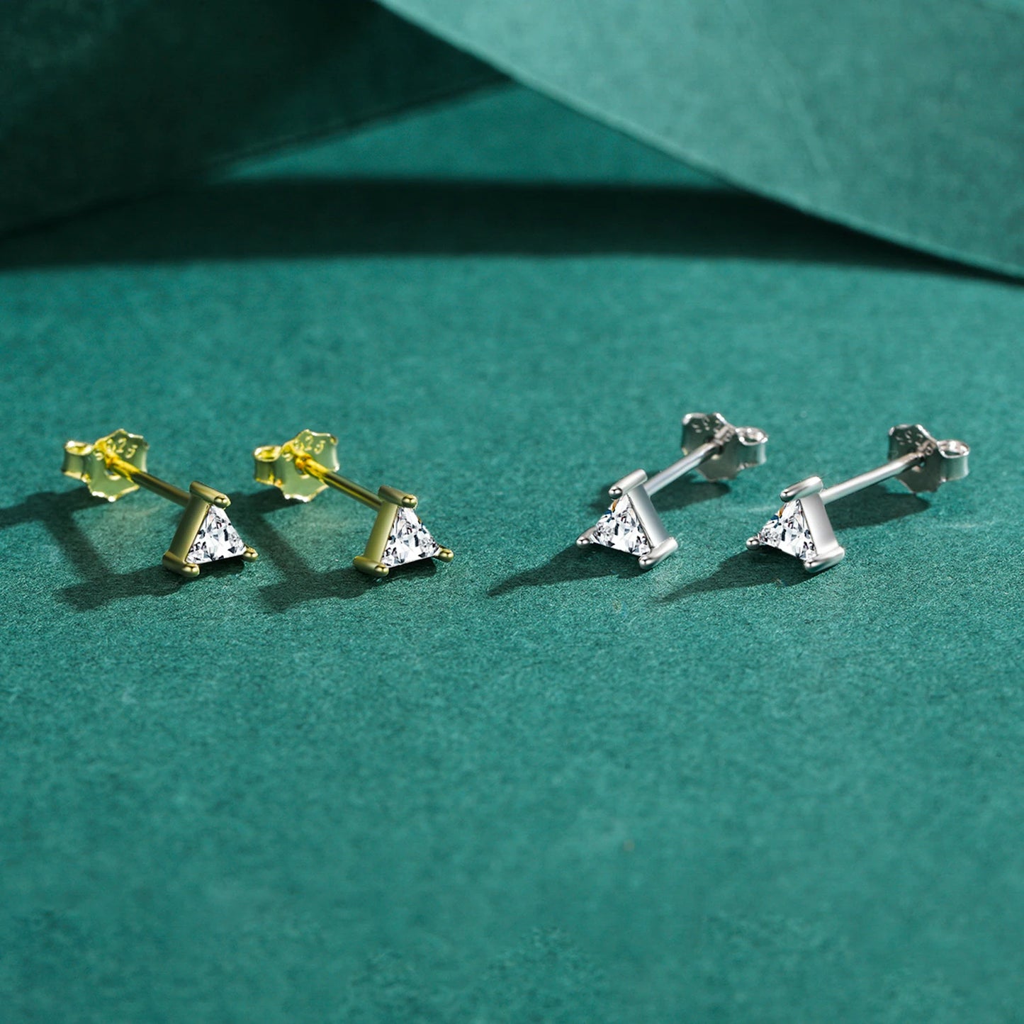 925 Sterling Silber Dreiecks-Ohrringe mit Zirkonia – Modern & Elegant
