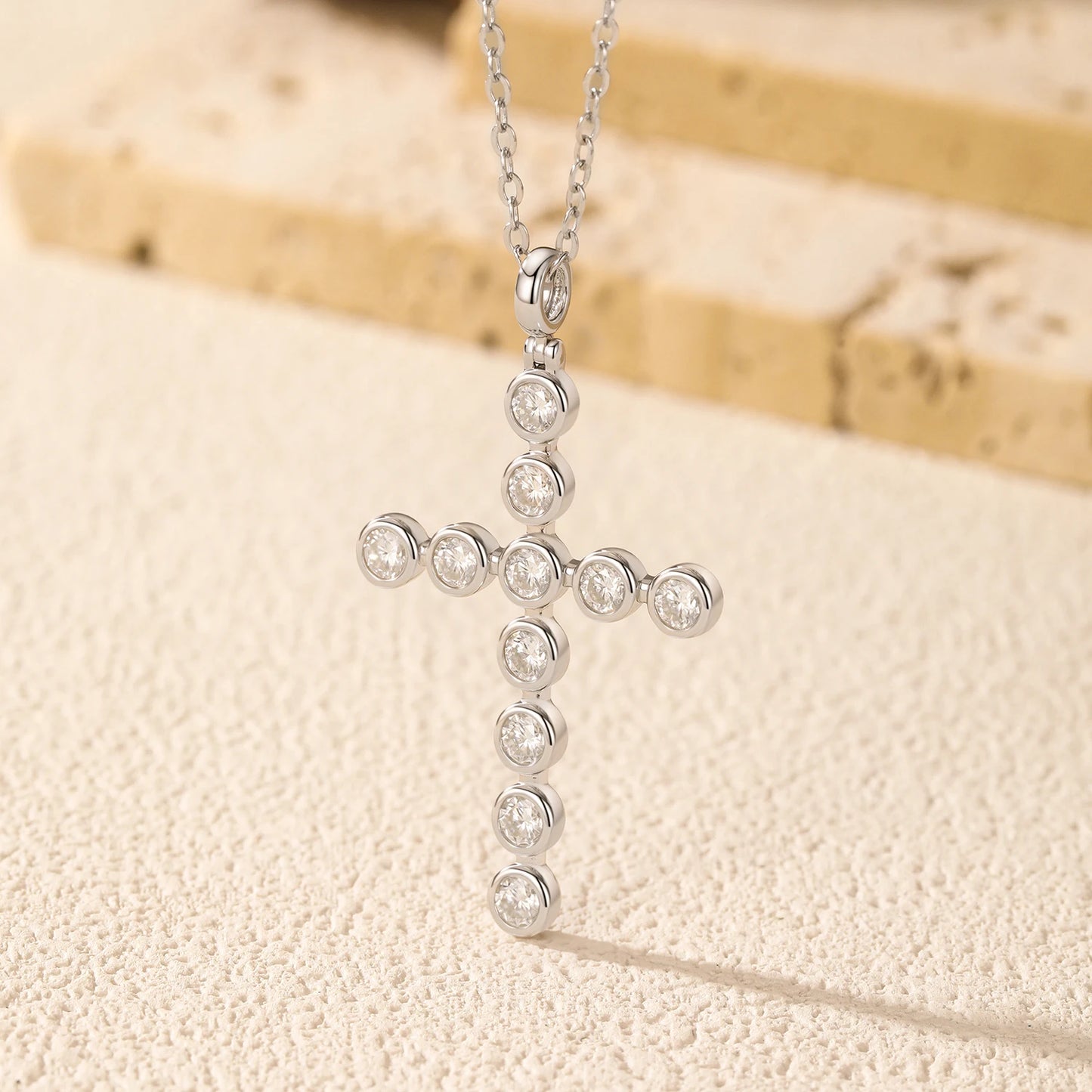 925 Sterling Silber Kreuz-Halskette mit funkelnden Moissanit-Steinen – Ausdruck von Glaube & Eleganz