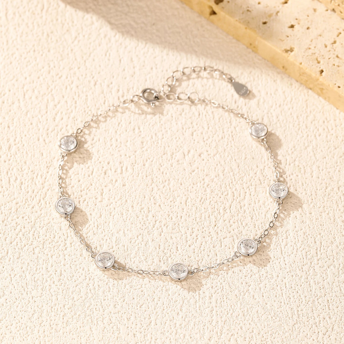 Elegantes Armband aus 925 Sterling Silber mit Zirkonia-Fassung