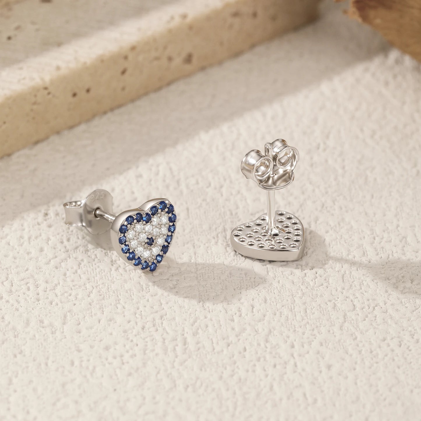 925 Sterling Silber Herz-Ohrringe mit blauen Zirkonsteinen – funkelnde Eleganz