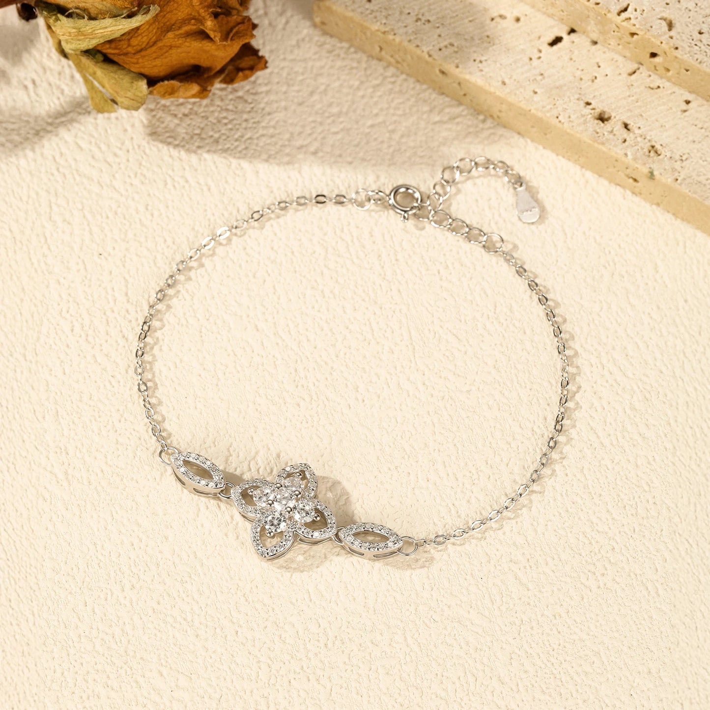925 Sterling Silber Armband mit Zirkonblüte – zarte Eleganz in floraler Form