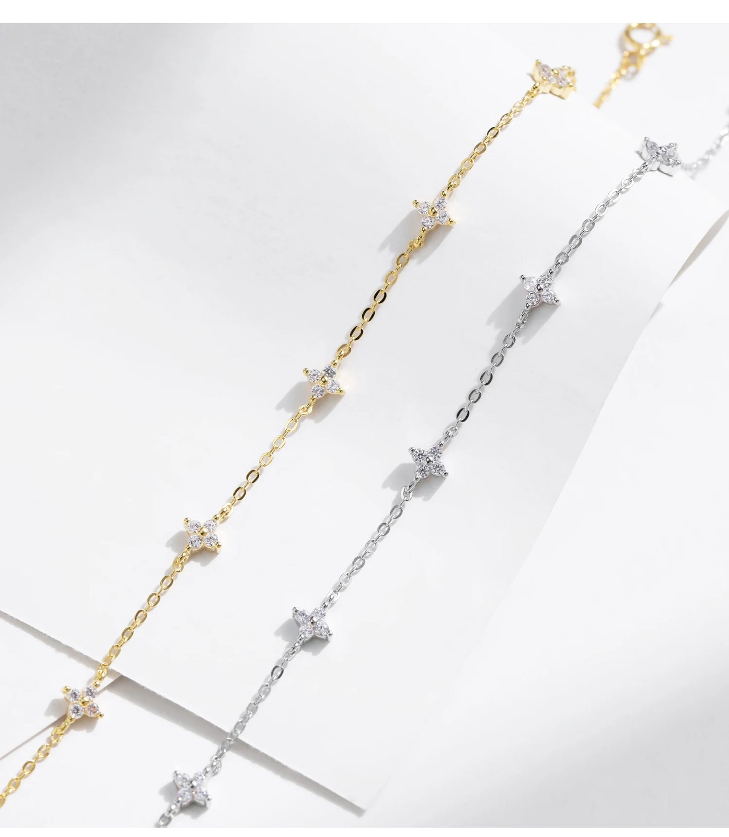 Filigranes Armband aus 925 Sterling Silber mit Zirkonia-Blüten