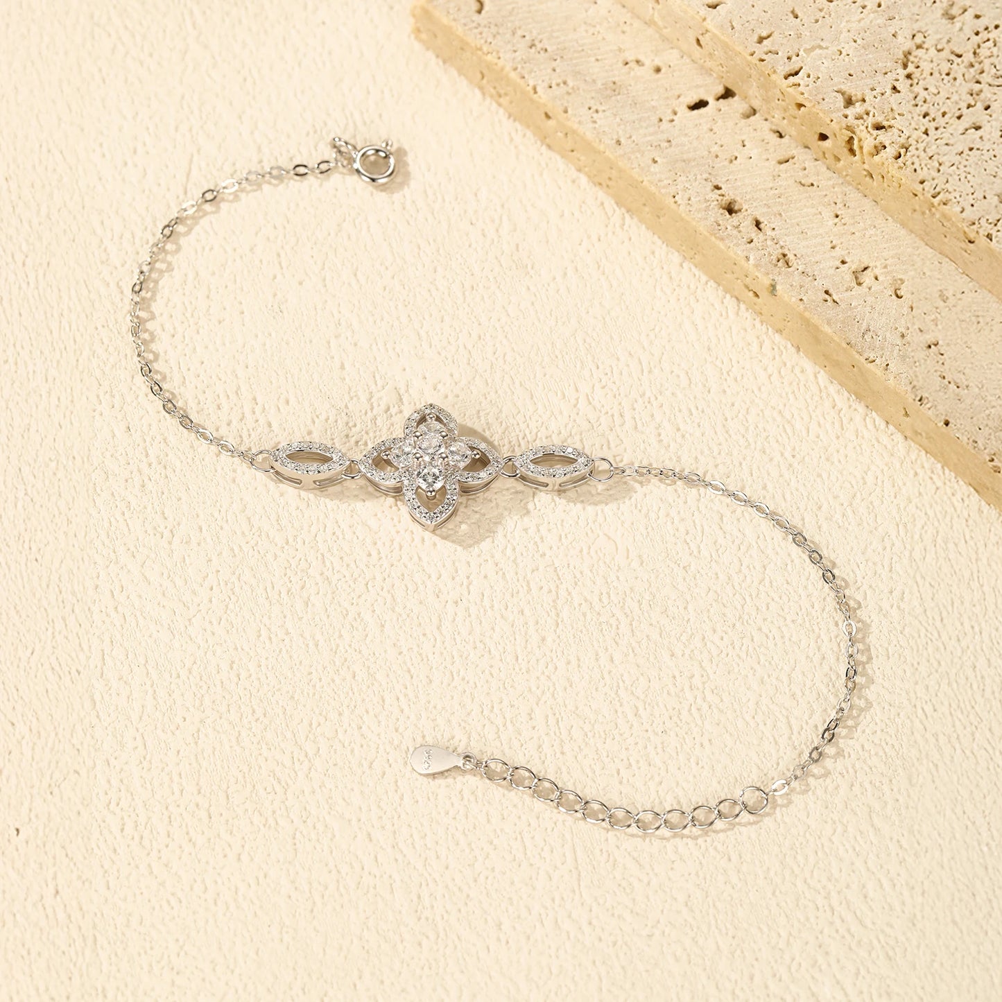 925 Sterling Silber Armband mit Zirkonblüte – zarte Eleganz in floraler Form