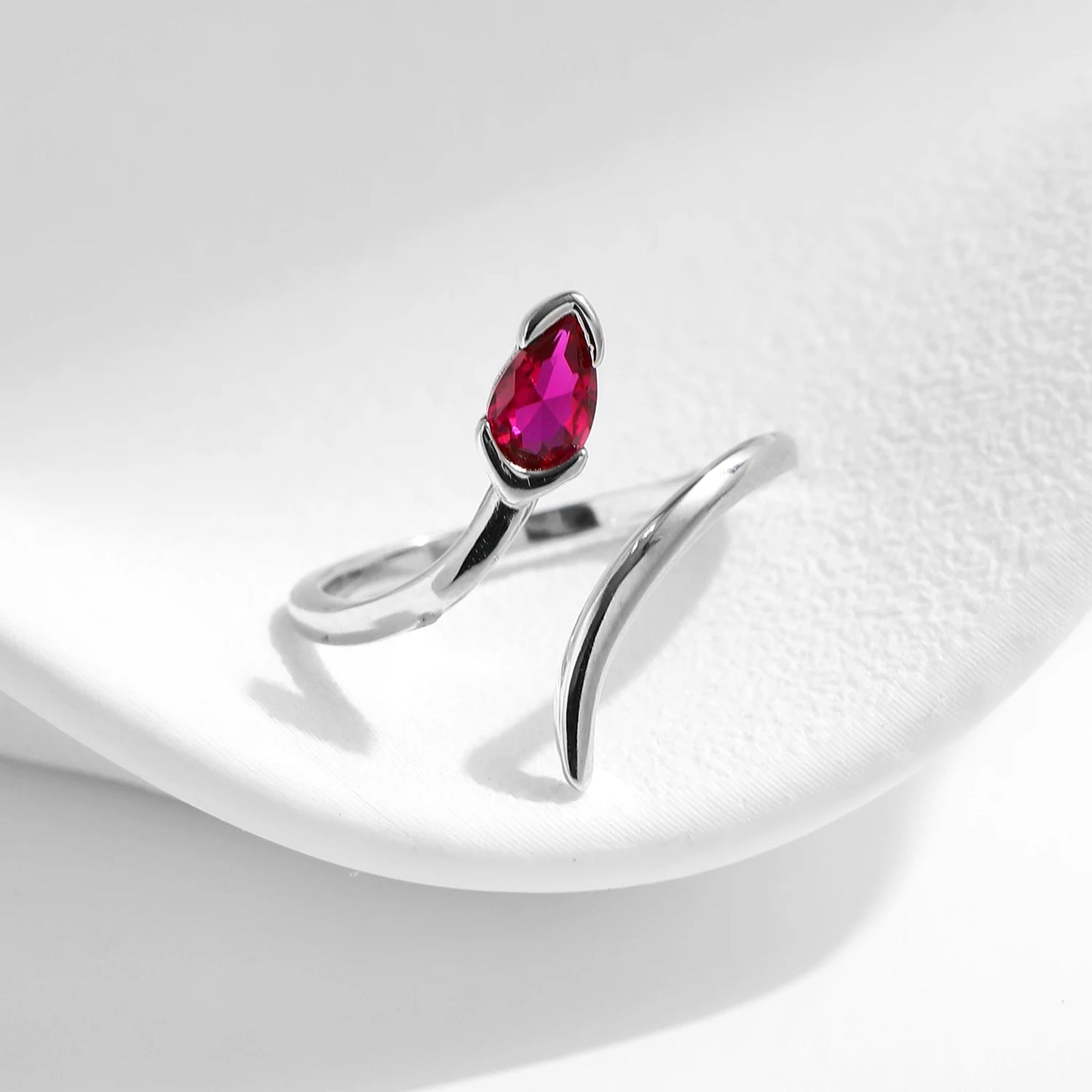 925 Sterling Silber Ring mit rotem Tropfen-Zirkonia