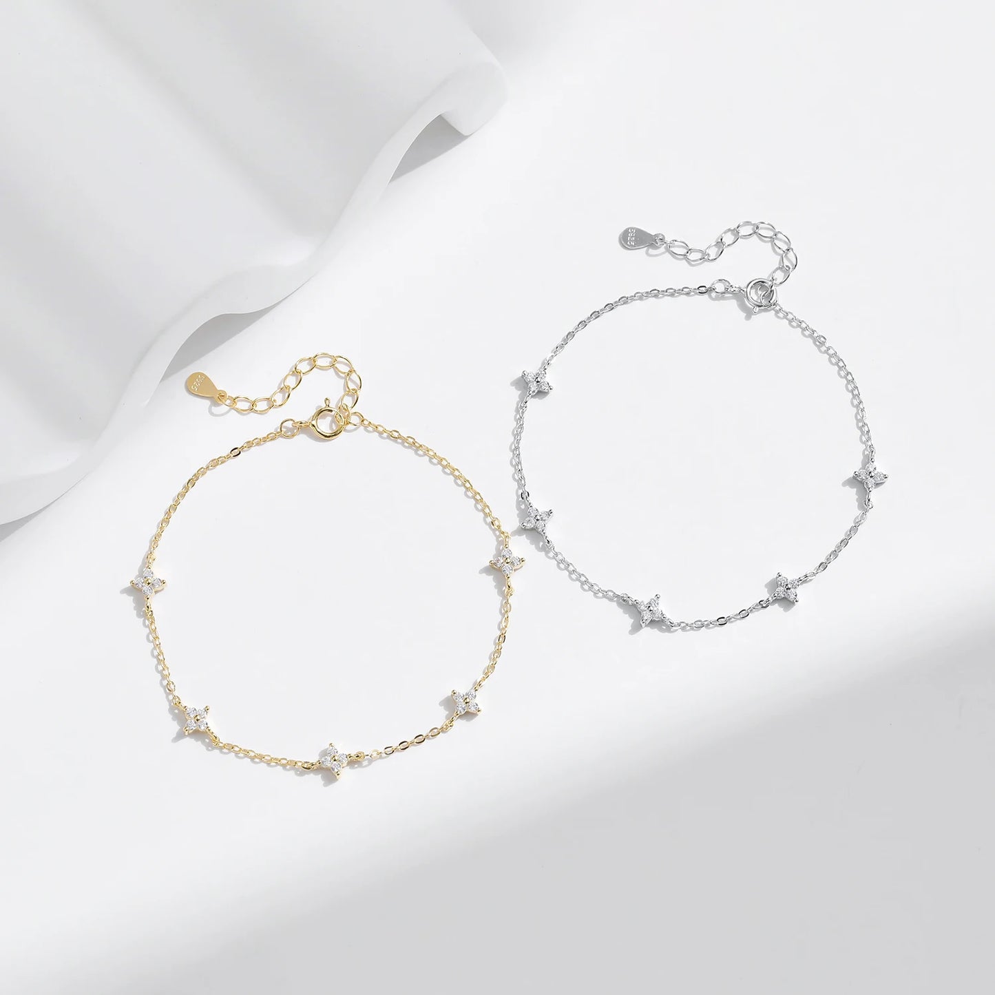 Filigranes Armband aus 925 Sterling Silber mit Zirkonia-Blüten