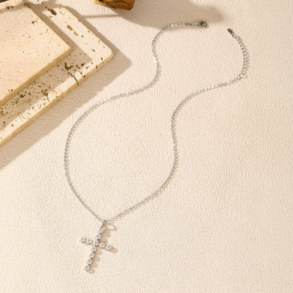 925 Sterling Silber Kreuz-Halskette mit funkelnden Moissanit-Steinen – Ausdruck von Glaube & Eleganz